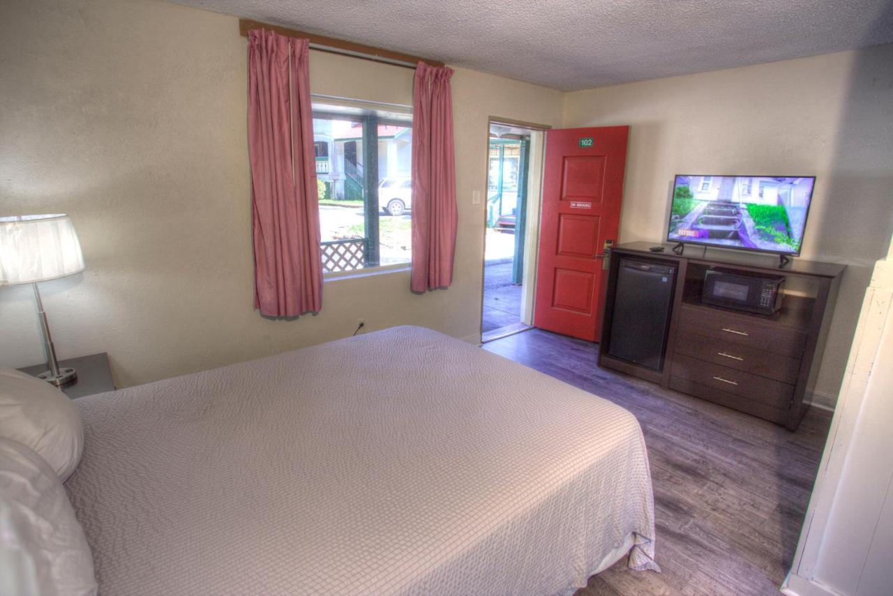 Hofbrau Riverfront Hotel ヘレン エクステリア 写真